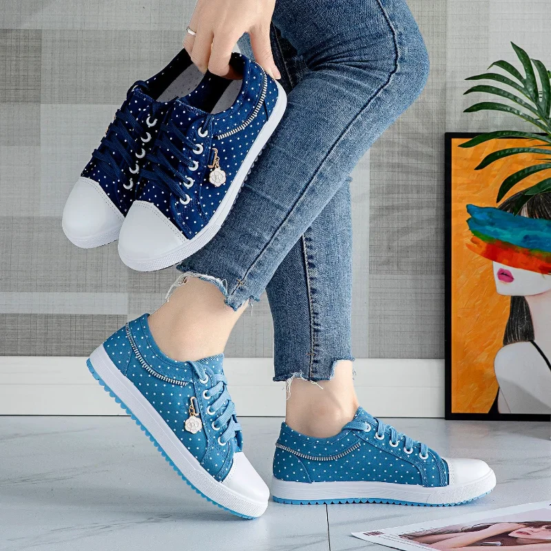 Baskets en toile de dentelle pour femmes, chaussures plates décontractées et aérées - Été 2023 - image de produit 4